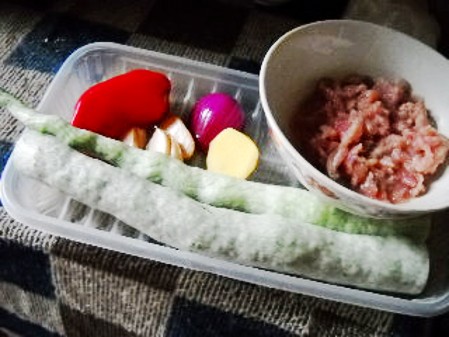 蔥香蛇豆肉絲的做法-蔥香味炒菜譜-易網(wǎng)<a href=http://www.jsjjzhkt.cn/ target=_blank class=infotextkey>健康養(yǎng)生</a>網(wǎng) 蔥香蛇豆肉絲的做法-蔥香味炒菜譜