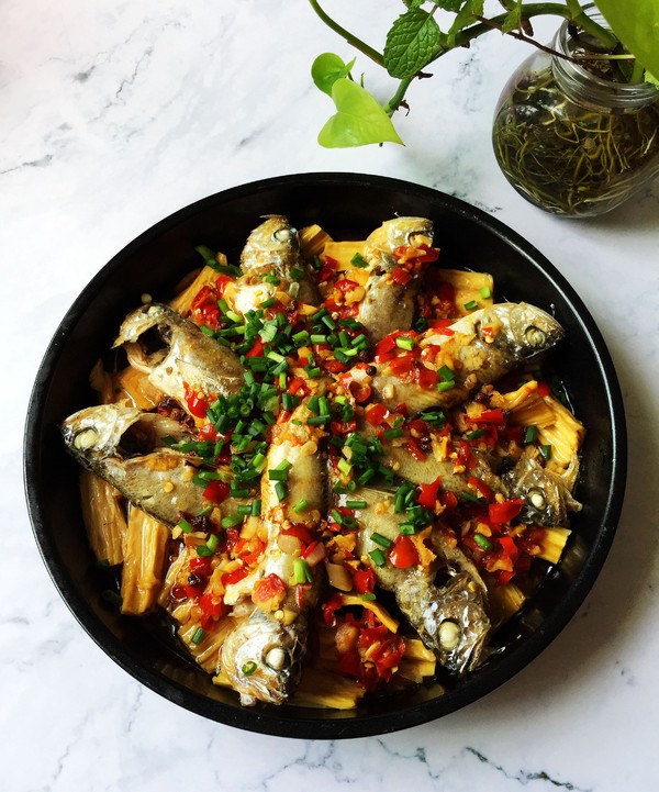 腐竹蒸小黃魚的做法-香辣味蒸菜譜-易網健康養生網 腐竹蒸小黃魚的做法-香辣味蒸菜譜