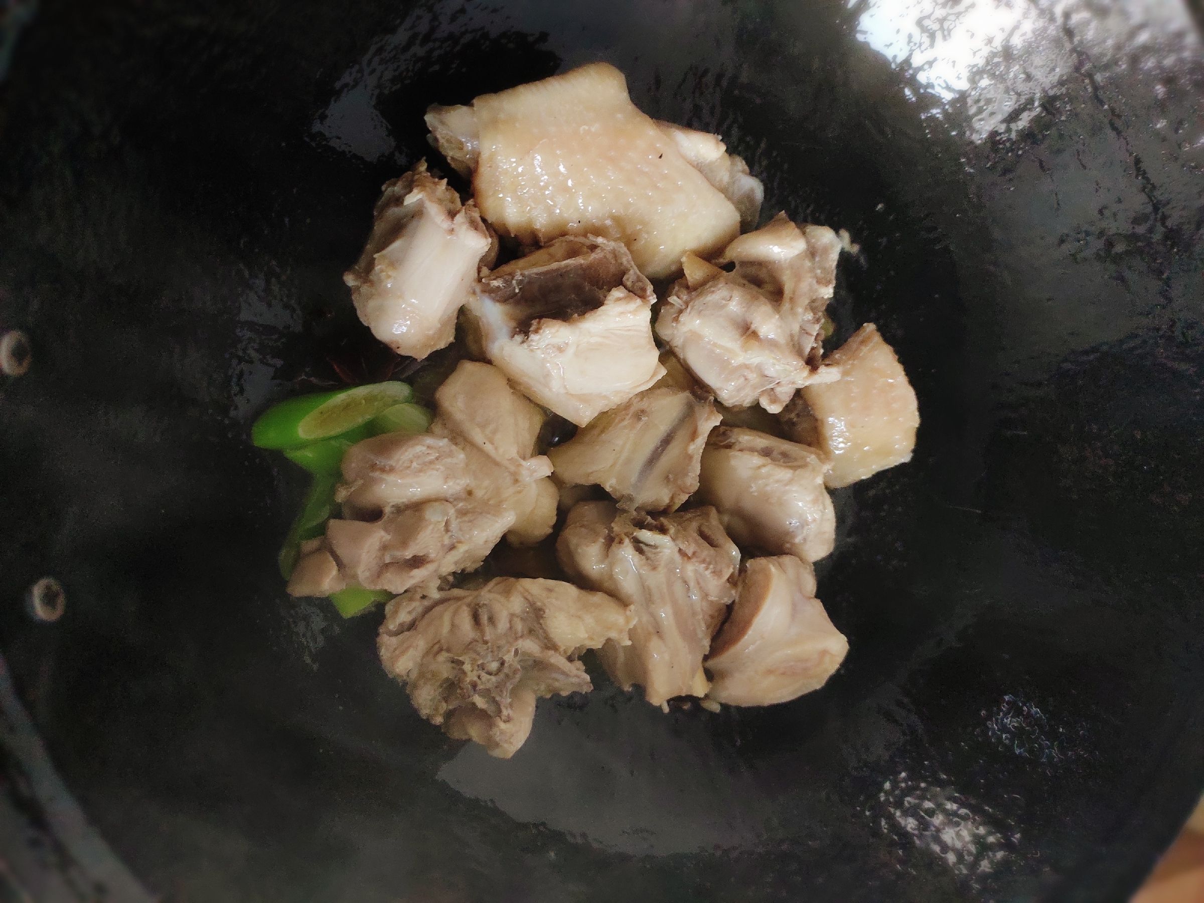 小雞燉蘑菇粉條的做法-咸鮮味炒菜譜