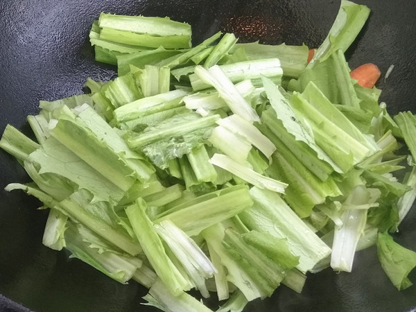 胡蘿卜炒油麥菜的做法-家常味炒菜譜-易網健康養生網 胡蘿卜炒油麥菜的做法-家常味炒菜譜