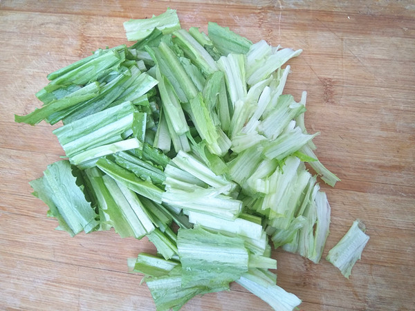 胡蘿卜炒油麥菜的做法-家常味炒菜譜-易網健康養生網 胡蘿卜炒油麥菜的做法-家常味炒菜譜