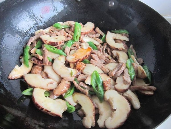 花菇炒肉的做法-家常味炒菜譜-易網健康養生網 花菇炒肉的做法-家常味炒菜譜