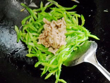 蔥香蛇豆肉絲的做法-蔥香味炒菜譜-易網(wǎng)健康養(yǎng)生網(wǎng) 蔥香蛇豆肉絲的做法-蔥香味炒菜譜