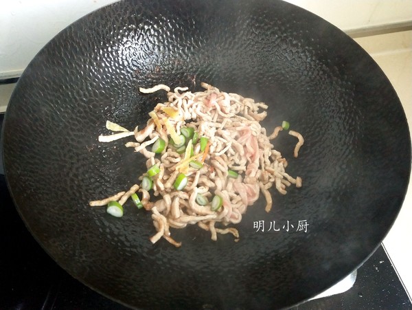 肉絲炒胡蘿卜的做法-家常味炒菜譜-易網(wǎng)健康養(yǎng)生網(wǎng) 肉絲炒胡蘿卜的做法-家常味炒菜譜