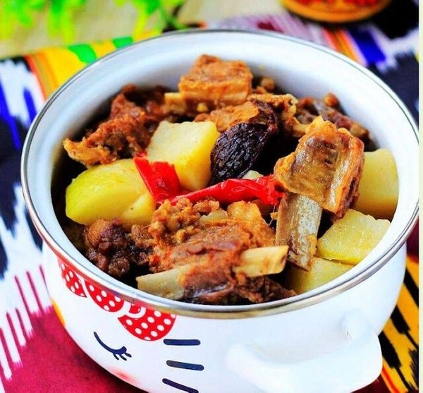 恰瑪古燜羊排的做法-家常味燜菜譜