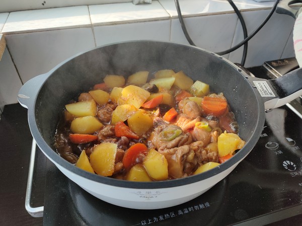 醬香土豆燉雞的做法-家常味燉菜譜-易網健康養生網 醬香土豆燉雞的做法-家常味燉菜譜