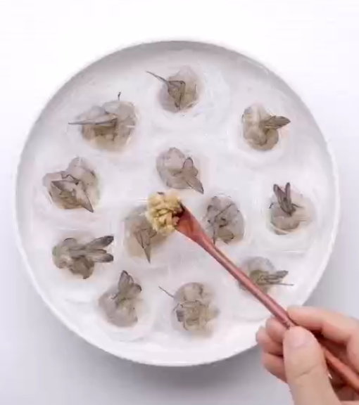 鴻運沖天蝦的做法-蒜香味蒸菜譜-易網健康養生網 鴻運沖天蝦的做法-蒜香味蒸菜譜