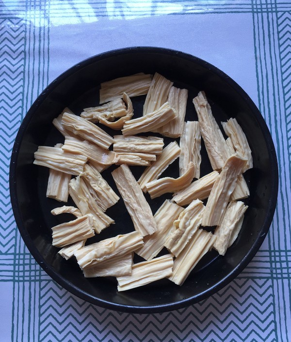 腐竹蒸小黃魚的做法-香辣味蒸菜譜-易網健康養生網 腐竹蒸小黃魚的做法-香辣味蒸菜譜