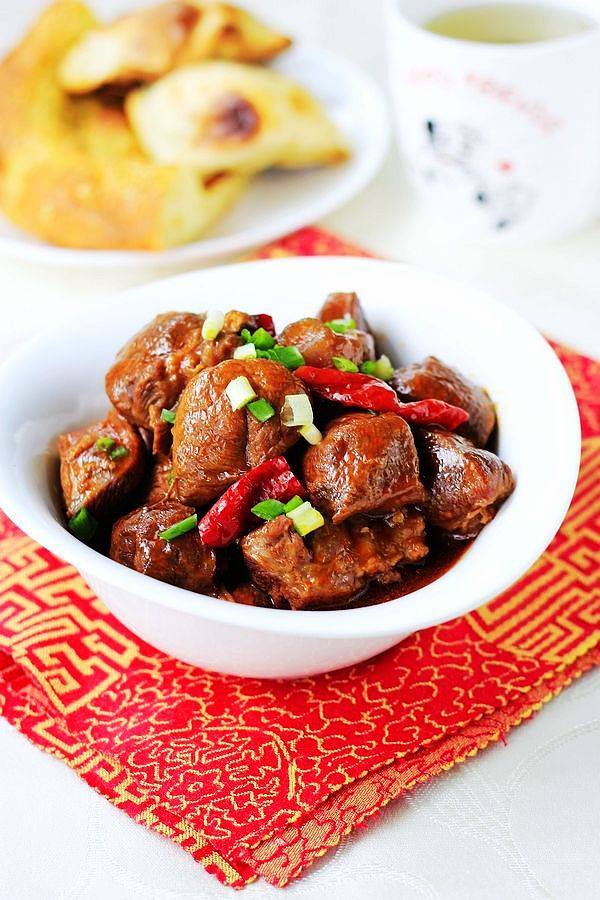 紅燒牛毽子的做法-家常味燒菜譜-易網(wǎng)健康養(yǎng)生網(wǎng) 紅燒牛毽子的做法-家常味燒菜譜