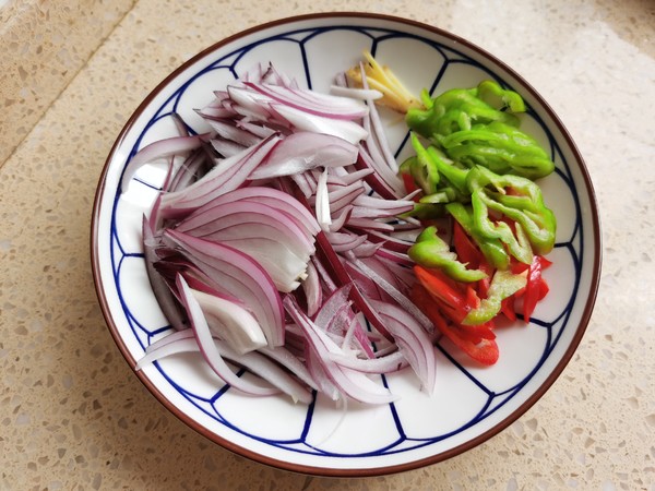 洋蔥炒肉絲的做法-家常味炒菜譜-易網健康養生網 洋蔥炒肉絲的做法-家常味炒菜譜
