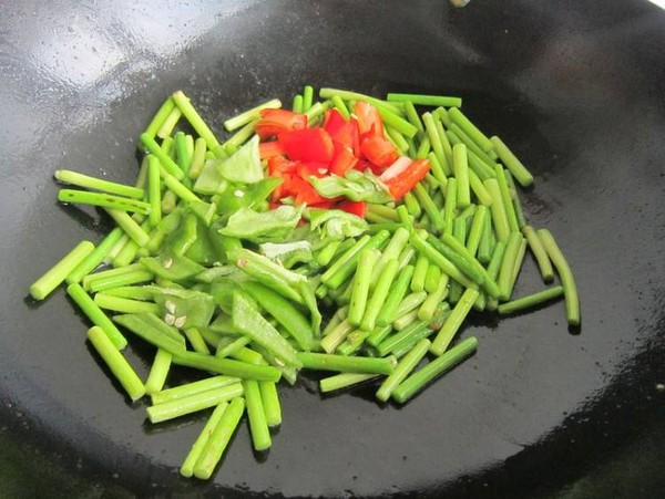 西紅柿蒜薹炒雞蛋的做法-家常味炒菜譜-易網健康養生網 西紅柿蒜薹炒雞蛋的做法-家常味炒菜譜