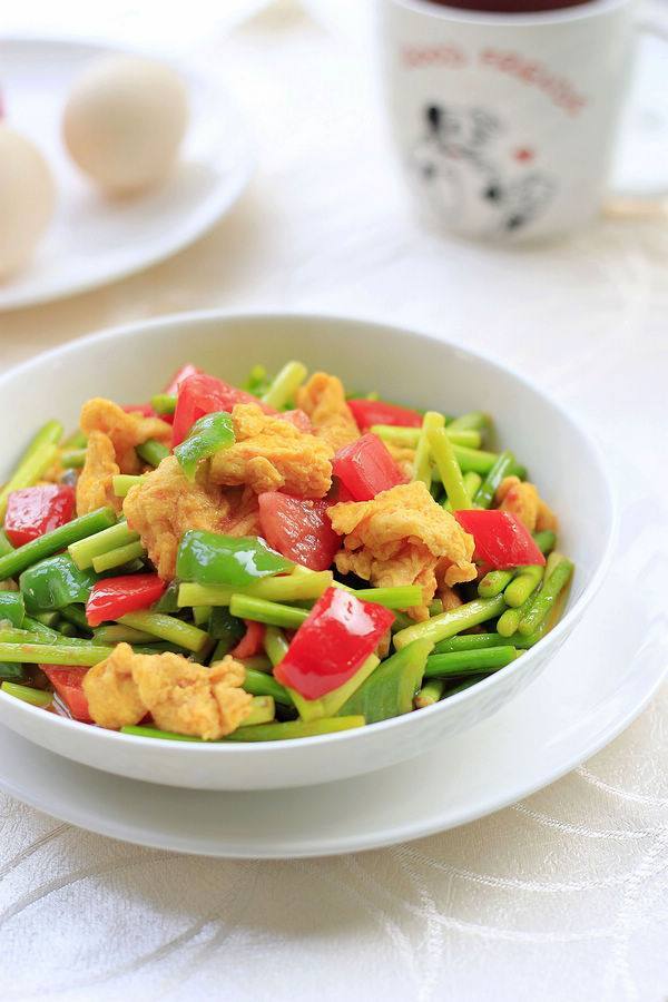 西紅柿蒜薹炒雞蛋的做法-家常味炒菜譜-易網健康養生網 西紅柿蒜薹炒雞蛋的做法-家常味炒菜譜