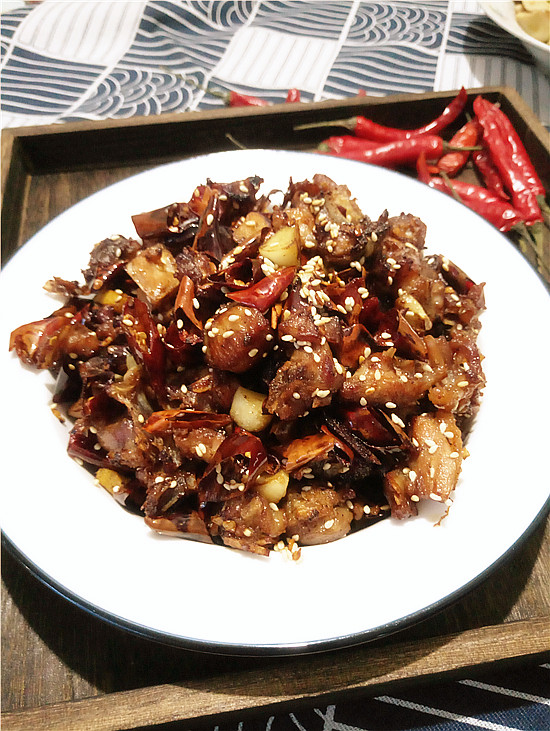 干煸辣子雞的做法-香辣味炒菜譜-易網健康養生網 干煸辣子雞的做法-香辣味炒菜譜