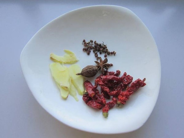 紅燒牛毽子的做法-家常味燒菜譜-易網(wǎng)健康養(yǎng)生網(wǎng) 紅燒牛毽子的做法-家常味燒菜譜