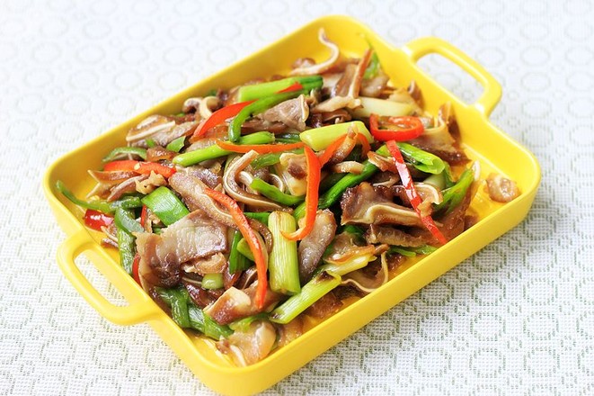 蒜苗炒豬耳朵的做法-蒜香味炒菜譜-易網(wǎng)健康養(yǎng)生網(wǎng) 蒜苗炒豬耳朵的做法-蒜香味炒菜譜