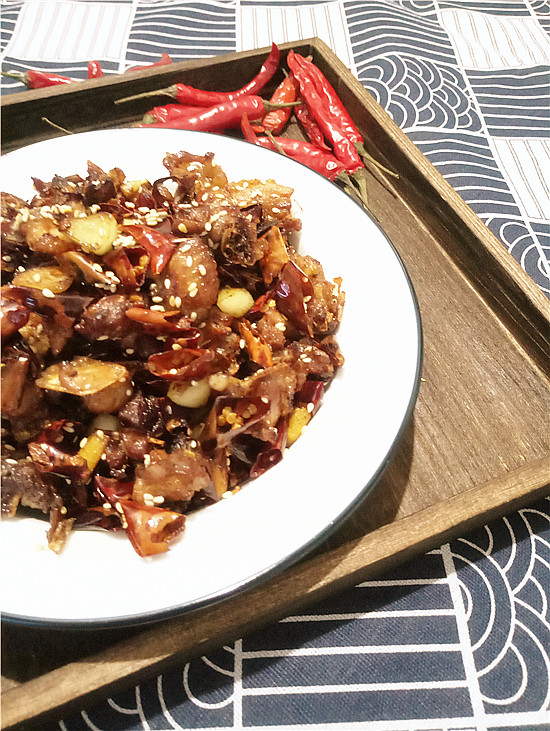 干煸辣子雞的做法-香辣味炒菜譜-易網健康養生網 干煸辣子雞的做法-香辣味炒菜譜