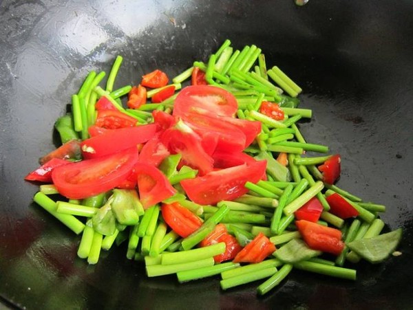 西紅柿蒜薹炒雞蛋的做法-家常味炒菜譜-易網健康養生網 西紅柿蒜薹炒雞蛋的做法-家常味炒菜譜