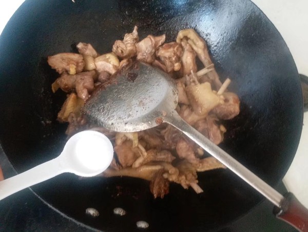 蒜香童子雞的做法-咸鮮味燒菜譜-易網健康養生網 蒜香童子雞的做法-咸鮮味燒菜譜