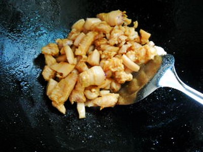 梅菜芋頭紅燒肉的做法-咸鮮味燒菜譜