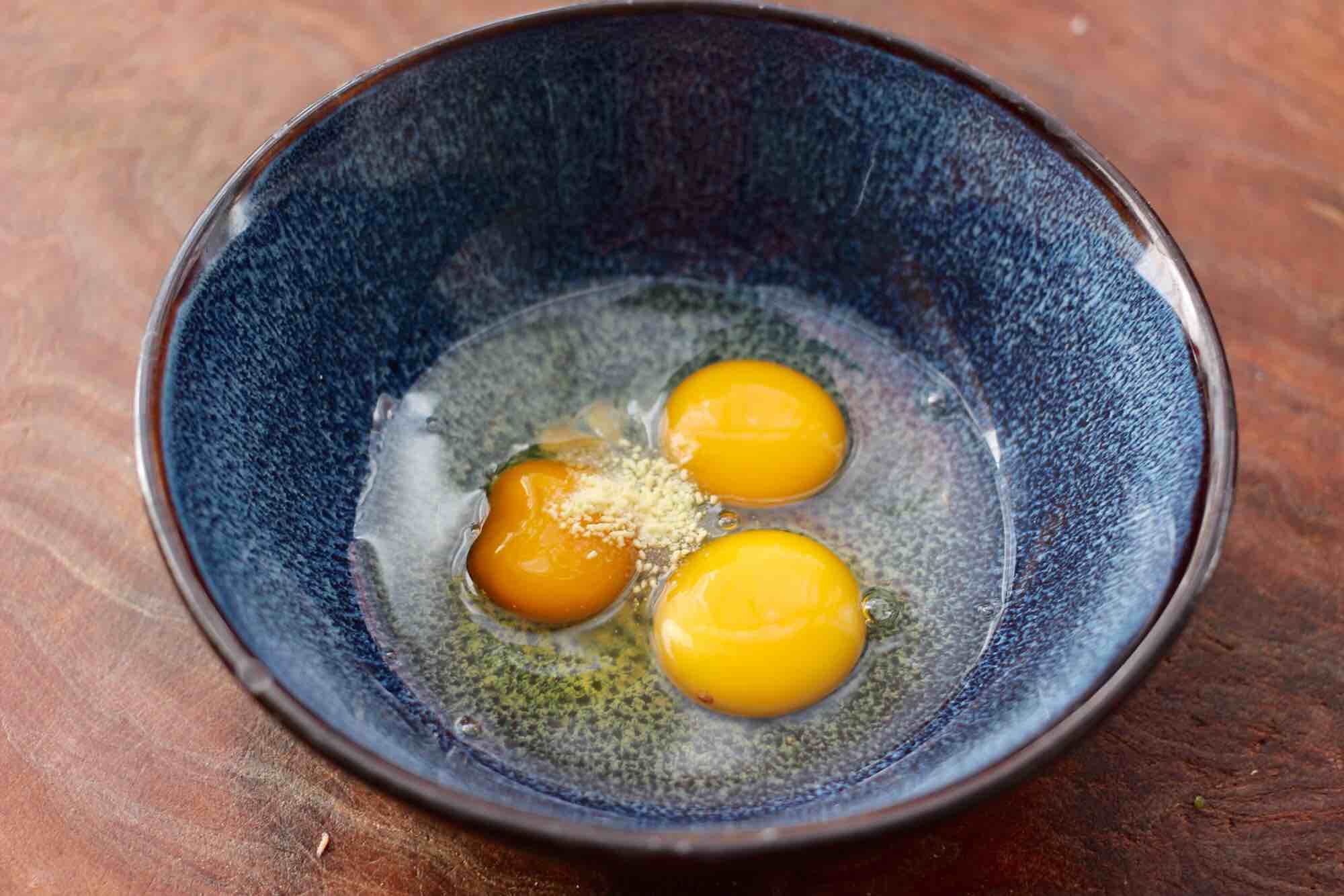 臘腸辣炒雞蛋的做法-家常味炒菜譜