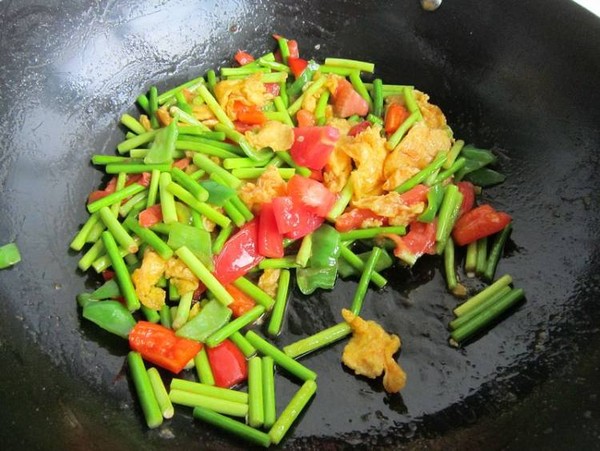 西紅柿蒜薹炒雞蛋的做法-家常味炒菜譜-易網健康養生網 西紅柿蒜薹炒雞蛋的做法-家常味炒菜譜