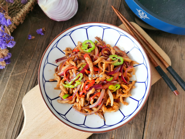 洋蔥炒肉絲的做法-家常味炒菜譜-易網健康養生網 洋蔥炒肉絲的做法-家常味炒菜譜