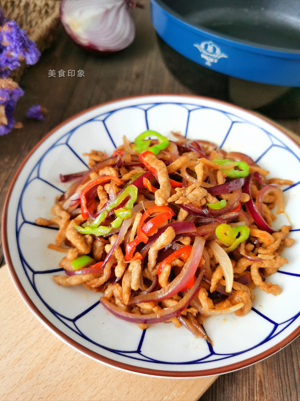 洋蔥炒肉絲的做法-家常味炒菜譜-易網健康養生網 洋蔥炒肉絲的做法-家常味炒菜譜