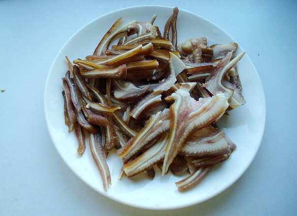 蒜苗炒豬耳朵的做法-蒜香味炒菜譜-易網(wǎng)健康養(yǎng)生網(wǎng) 蒜苗炒豬耳朵的做法-蒜香味炒菜譜