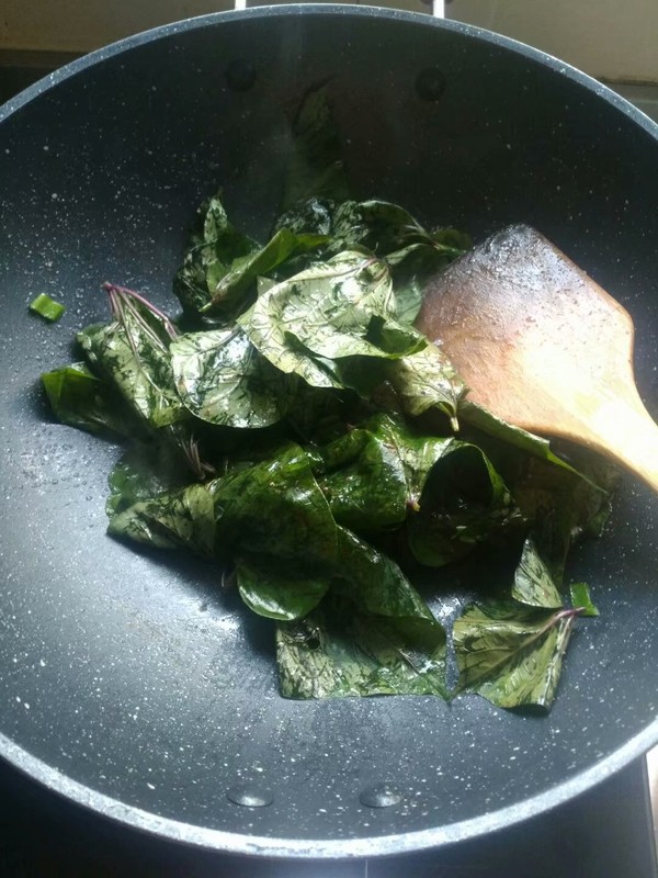 地瓜葉蝦醬炒雞蛋的做法-家常味炒菜譜-易網健康養生網 地瓜葉蝦醬炒雞蛋的做法-家常味炒菜譜