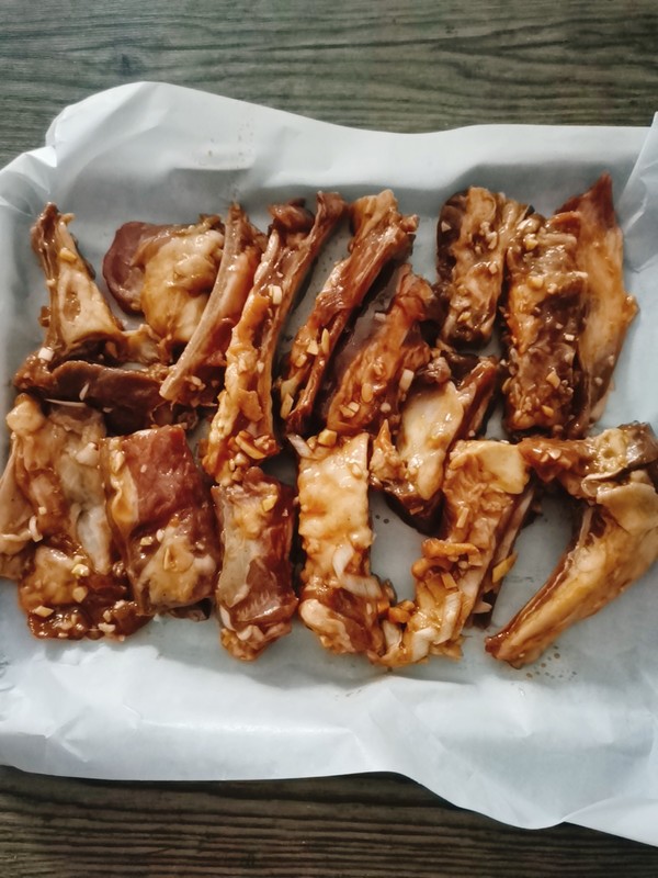 蒜香烤羊排的做法-蒜香味燒菜譜-易網健康養生網 蒜香烤羊排的做法-蒜香味燒菜譜