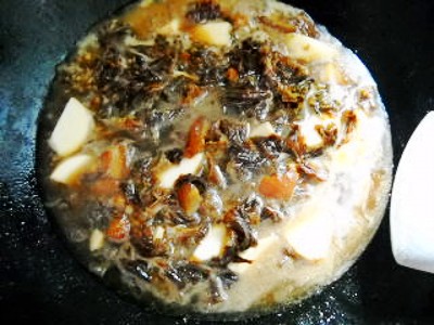 梅菜芋頭紅燒肉的做法-咸鮮味燒菜譜