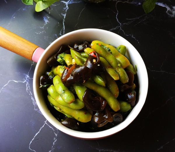 黑木耳拌毛豆的做法-香辣味拌菜譜