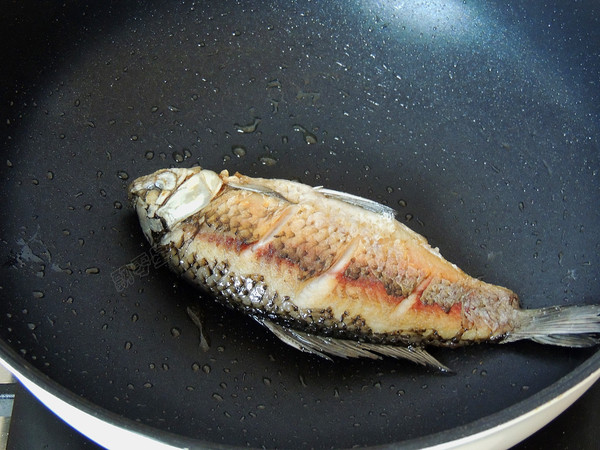 冬瓜鯽魚湯的做法-家常味煮菜譜-易網健康養生網 冬瓜鯽魚湯的做法-家常味煮菜譜