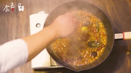 黃豆燒豬尾!超級好吃的家常菜,學會了這道菜,誰還去吃紅燒肉和大豬蹄子啊?的做法-咸鮮味燒菜譜-易網健康養生網 黃豆燒豬尾!超級好吃的家常菜,學會了這道菜,誰還去吃紅燒肉和大豬蹄子啊?的做法-咸鮮味燒菜譜