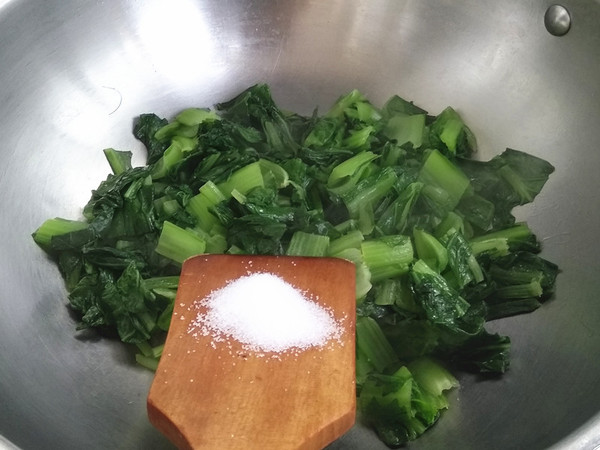 碧綠小白菜炒肉腸的做法-咸鮮味炒菜譜-易網健康養生網 碧綠小白菜炒肉腸的做法-咸鮮味炒菜譜