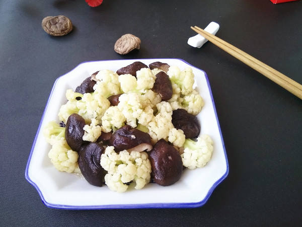 香菇炒菜花的做法-家常味炒菜譜