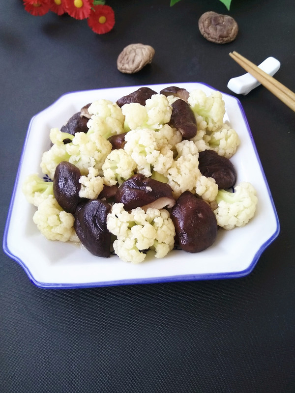 香菇炒菜花的做法-家常味炒菜譜