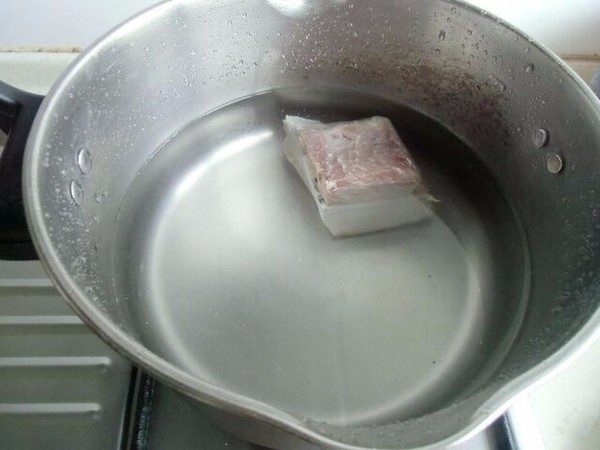 土豆?fàn)F咸肉的做法-家常味燜菜譜-易網(wǎng)健康養(yǎng)生網(wǎng) 土豆?fàn)F咸肉的做法-家常味燜菜譜