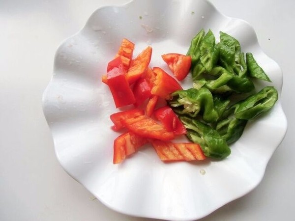 土豆?fàn)F咸肉的做法-家常味燜菜譜-易網(wǎng)健康養(yǎng)生網(wǎng) 土豆?fàn)F咸肉的做法-家常味燜菜譜