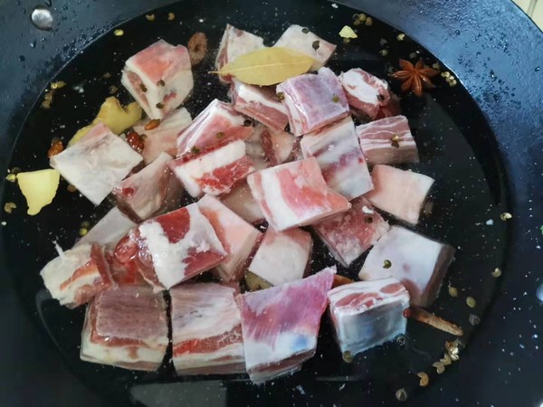 紅燜羊排的做法-家常味燉菜譜-易網健康養生網 紅燜羊排的做法-家常味燉菜譜