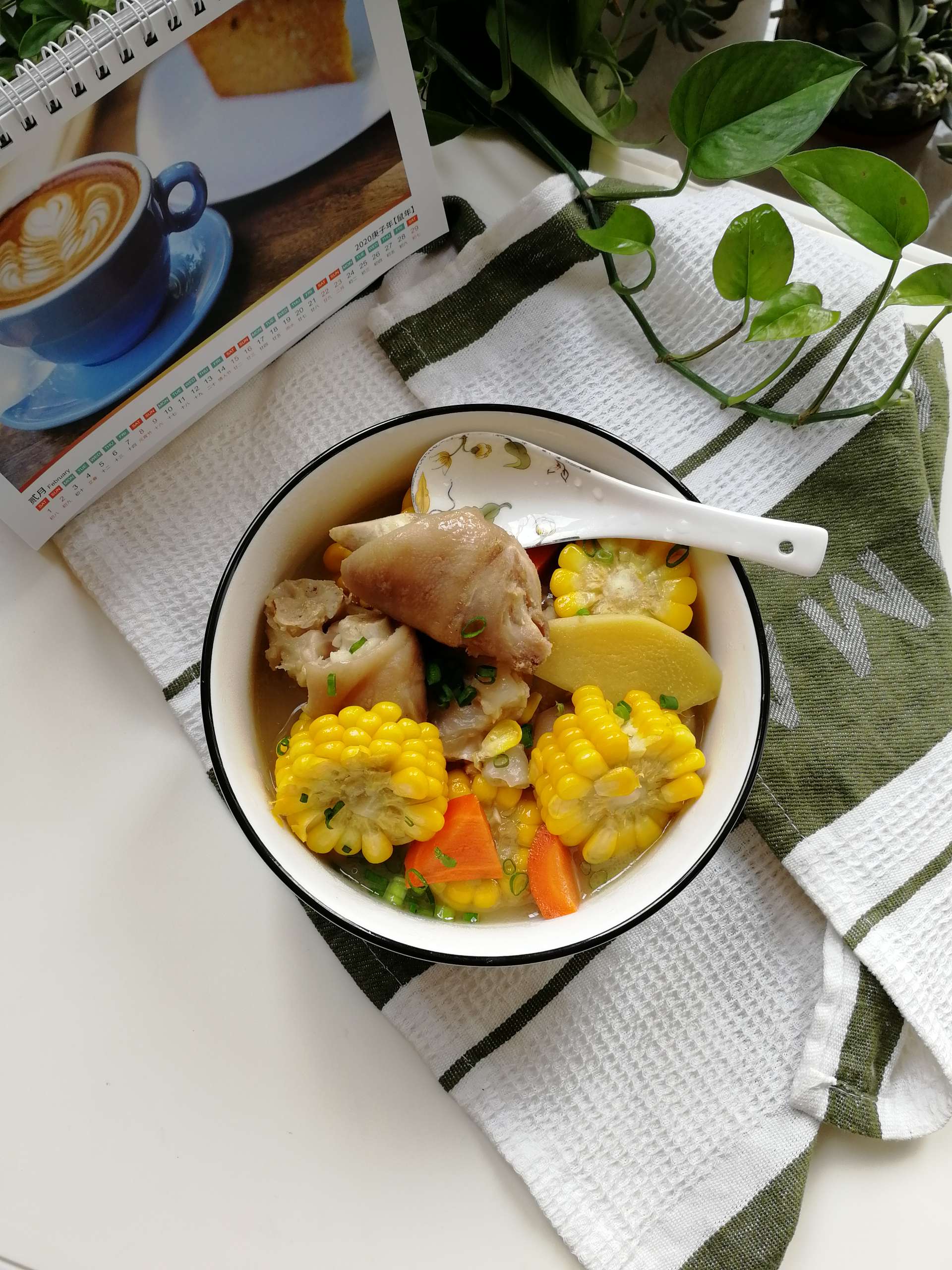 豬腳玉米湯的做法-咸鮮味燉菜譜