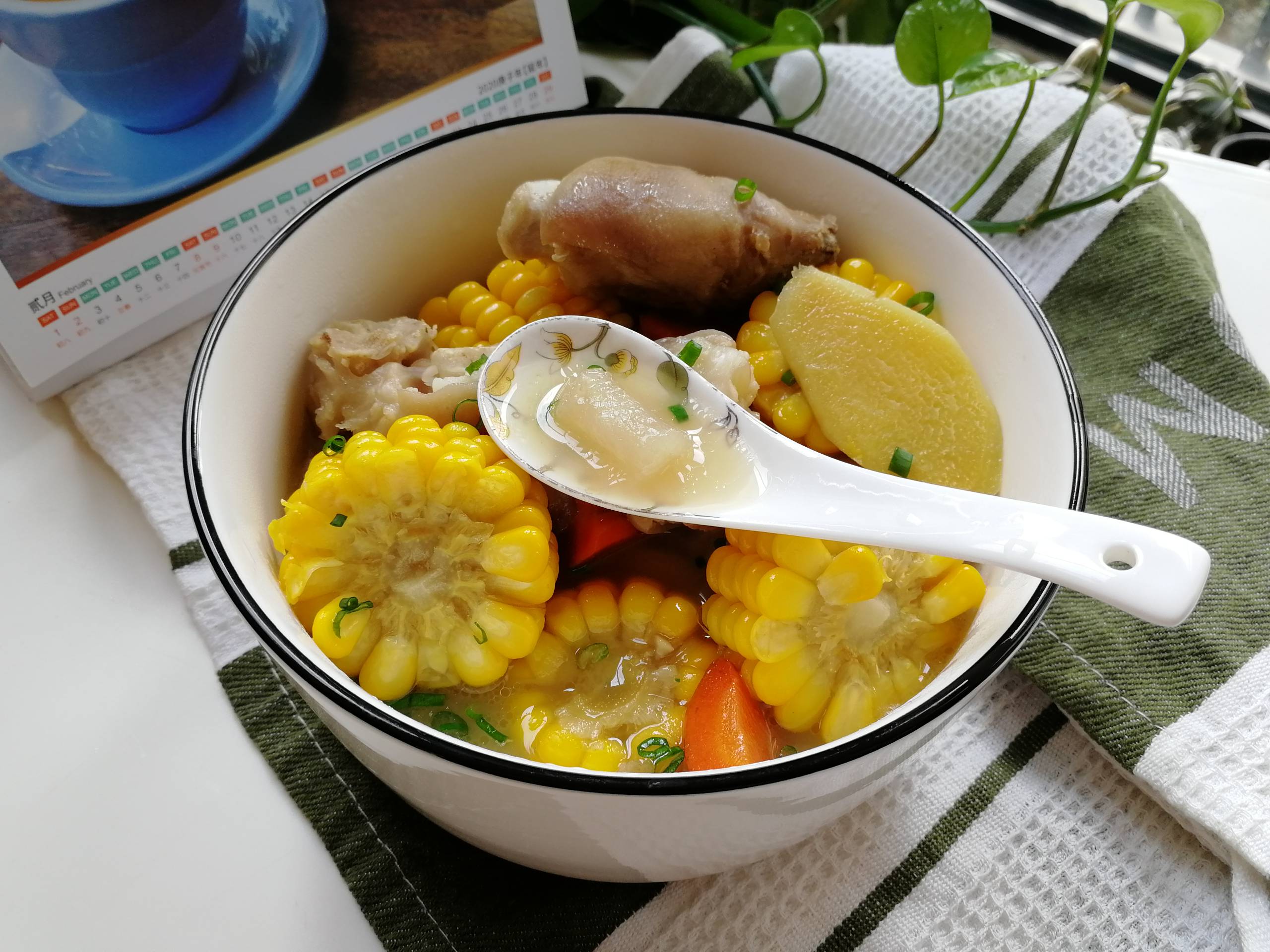 豬腳玉米湯的做法-咸鮮味燉菜譜