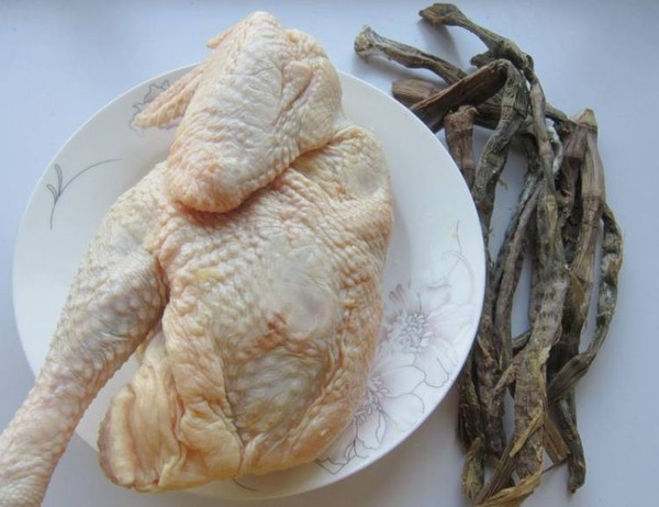 石筍干燉雞的做法-家常味燉菜譜-易網<a href=http://www.jsjjzhkt.cn/ target=_blank class=infotextkey>健康養生</a>網 石筍干燉雞的做法-家常味燉菜譜