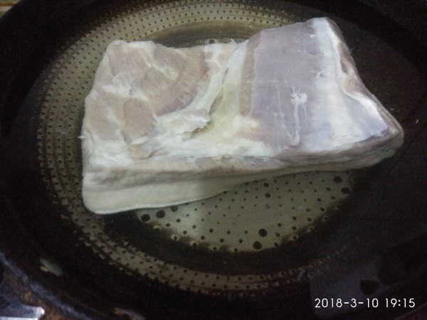 扣五花肉的做法-家常味其它工藝菜譜-易網<a href=http://www.jsjjzhkt.cn/ target=_blank class=infotextkey>健康養生</a>網 扣五花肉的做法-家常味其它工藝菜譜