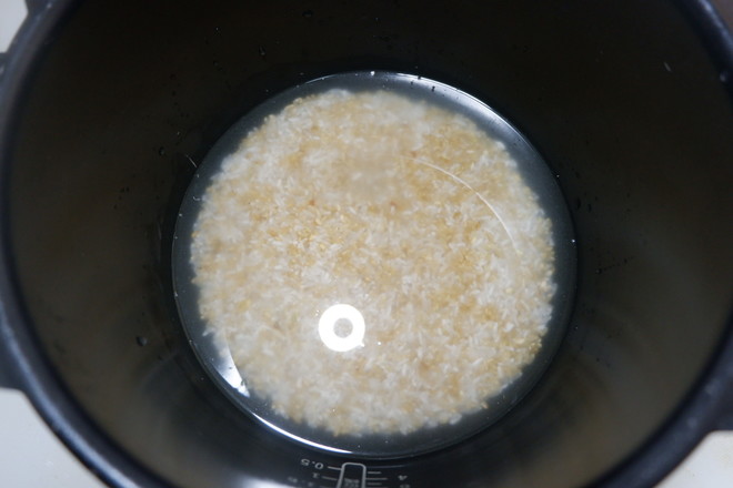 臘肉毛豆糙米飯的做法-家常味煲菜譜-易網健康養生網 臘肉毛豆糙米飯的做法-家常味煲菜譜