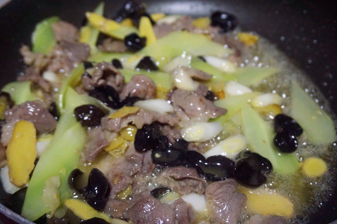 家常白油肉片的做法-家常味炒菜譜-易網健康養生網 家常白油肉片的做法-家常味炒菜譜