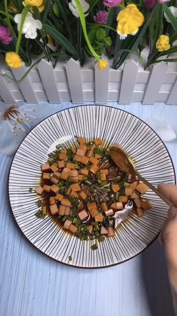 懶人臥蛋的做法-咸鮮味蒸菜譜-易網<a href=http://www.jsjjzhkt.cn/ target=_blank class=infotextkey>健康養生</a>網 懶人臥蛋的做法-咸鮮味蒸菜譜