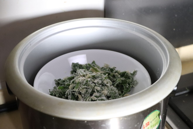 粉蒸蒲公英的做法-家常味蒸菜譜-易網(wǎng)健康養(yǎng)生網(wǎng) 粉蒸蒲公英的做法-家常味蒸菜譜