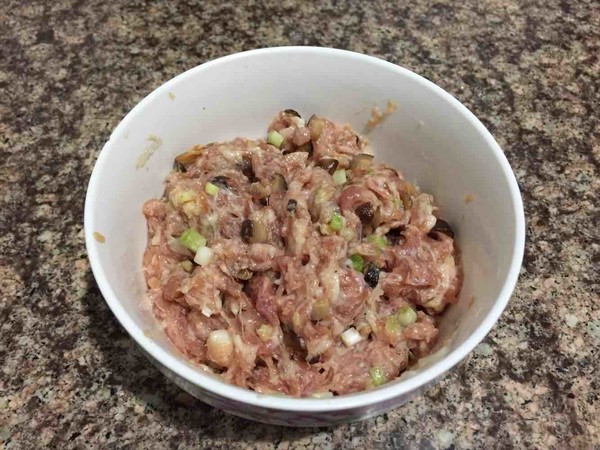 青椒釀肉的做法-咸鮮味煎菜譜-易網(wǎng)健康養(yǎng)生網(wǎng) 青椒釀肉的做法-咸鮮味煎菜譜