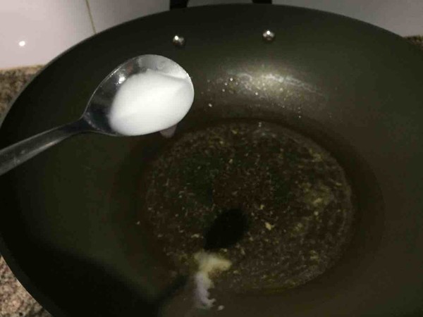 青椒釀肉的做法-咸鮮味煎菜譜-易網(wǎng)健康養(yǎng)生網(wǎng) 青椒釀肉的做法-咸鮮味煎菜譜